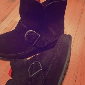 Fit Flop booties